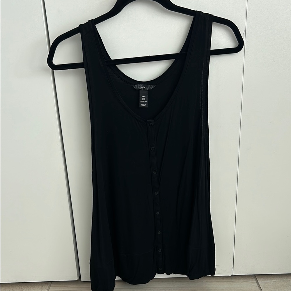 H&M Medium Black Top w/ buttons